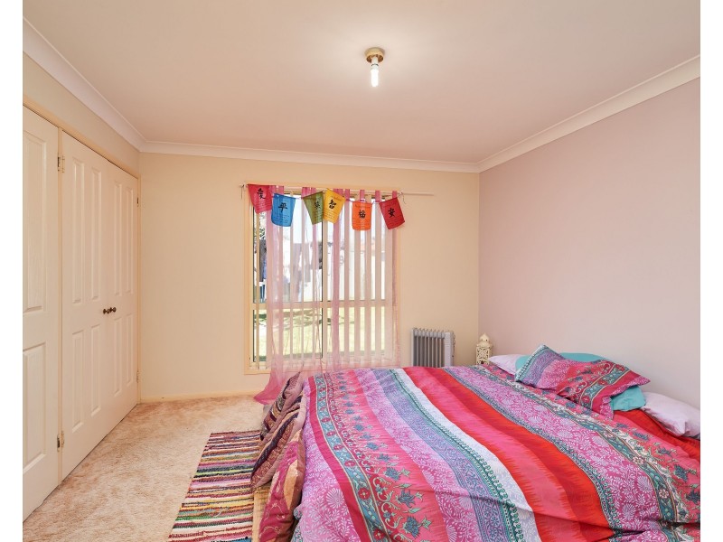 16 Kaldari Crescent, Glenfield Park NSW 2650