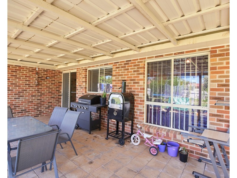 16 Kaldari Crescent, Glenfield Park NSW 2650