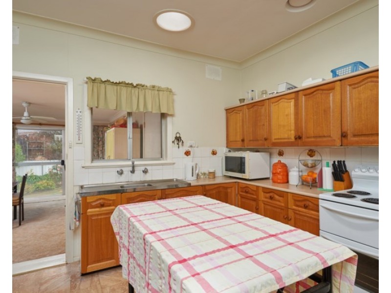 7 Bruce Street, Tolland NSW 2650