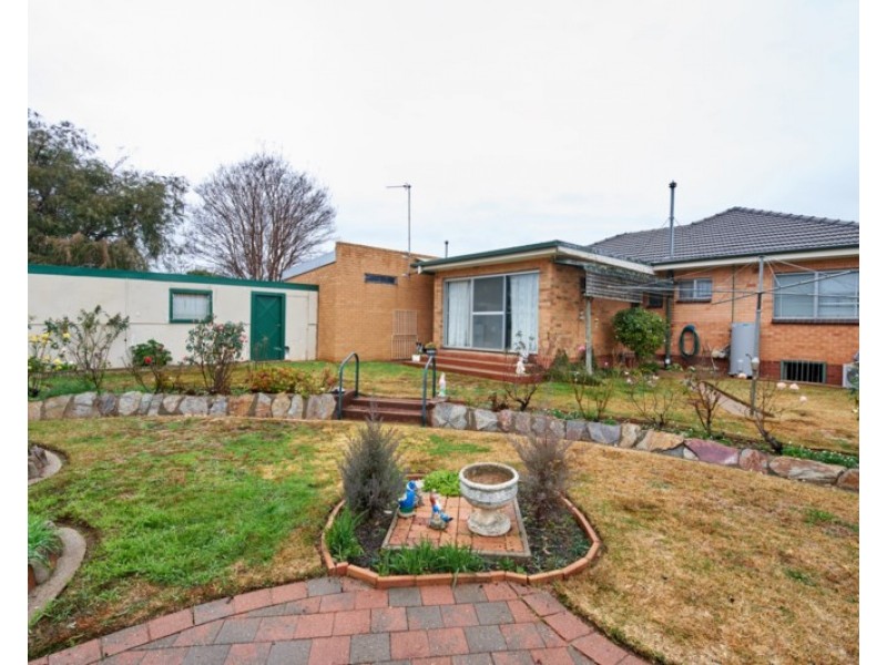 7 Bruce Street, Tolland NSW 2650