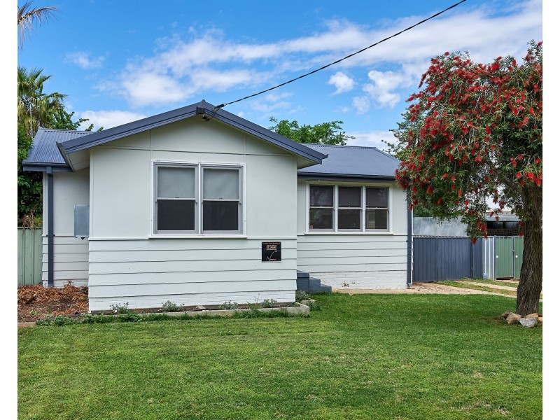 21 Spooner Avenue, Mount Austin NSW 2650