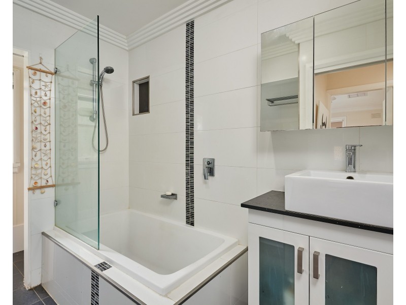 21 Spooner Avenue, Mount Austin NSW 2650