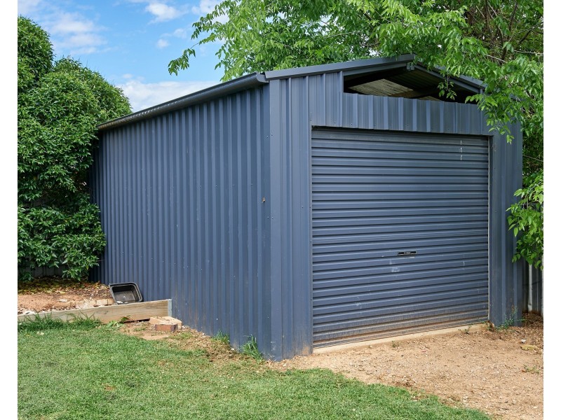 21 Spooner Avenue, Mount Austin NSW 2650