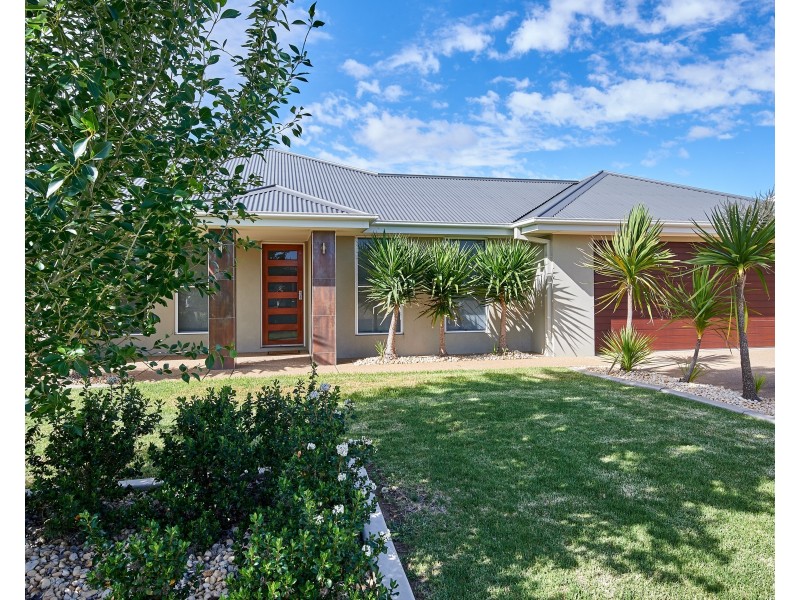 1 Warambee Street, Glenfield Park NSW 2650