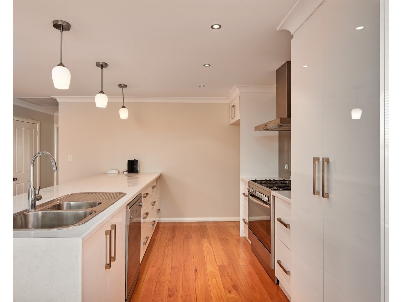 1 Warambee Street, Glenfield Park NSW 2650