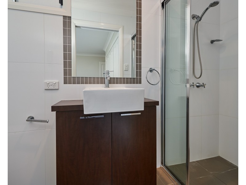 1 Warambee Street, Glenfield Park NSW 2650