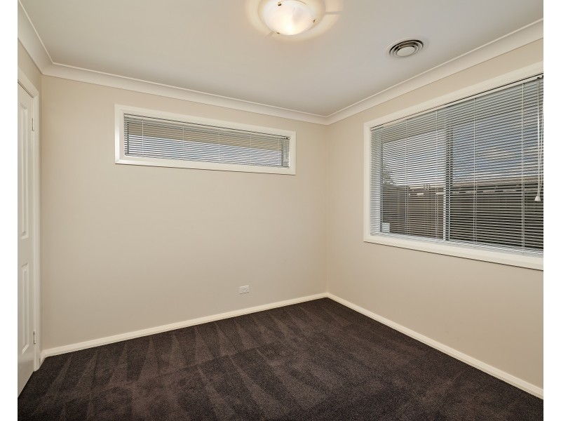 1 Warambee Street, Glenfield Park NSW 2650