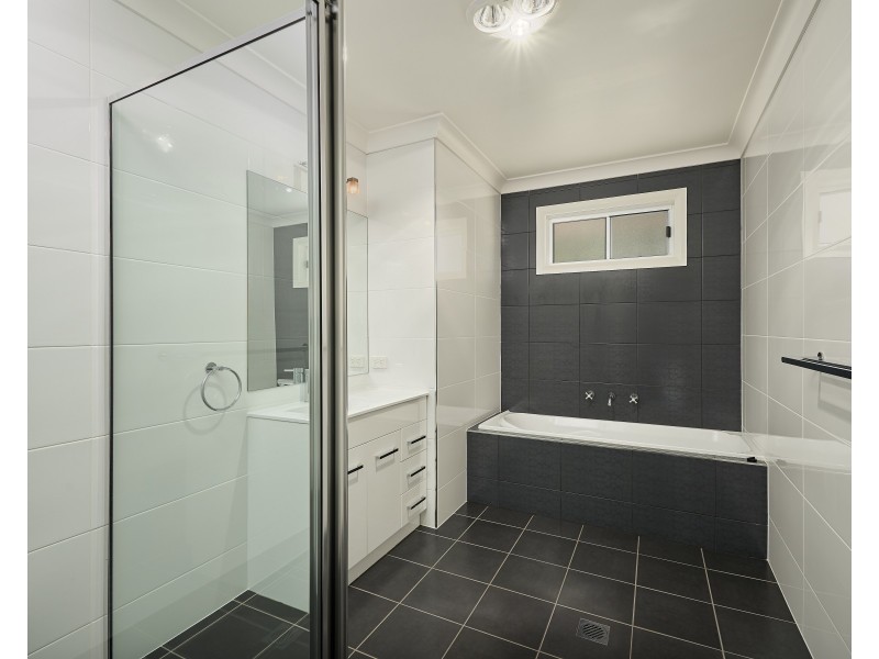 1 Warambee Street, Glenfield Park NSW 2650