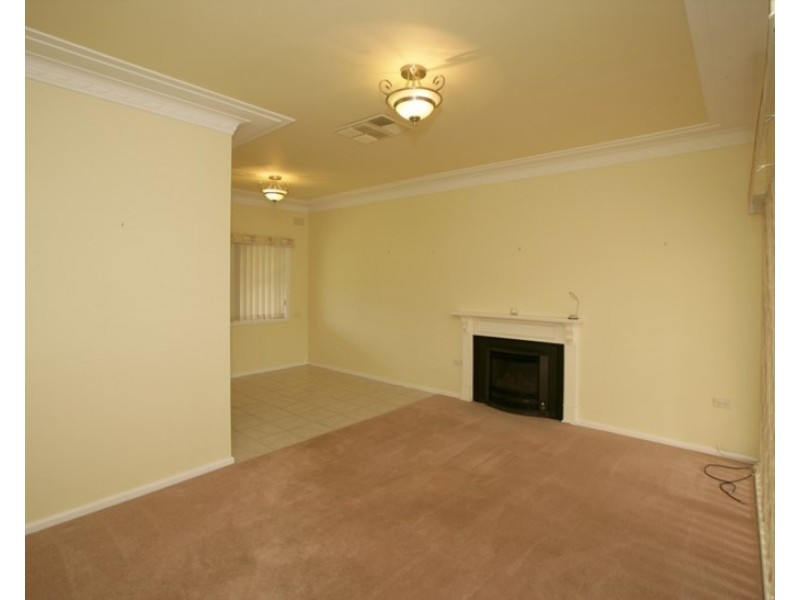 36 Manoora Avenue, Mount Austin NSW 2650