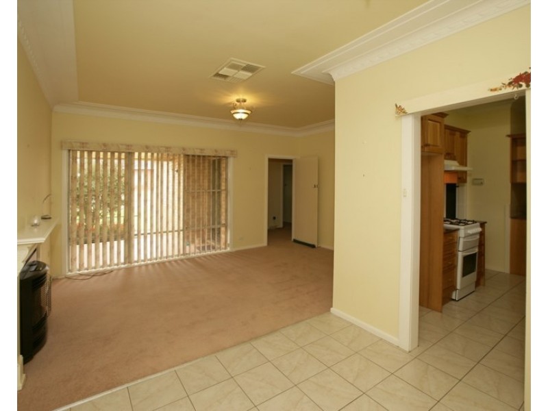 36 Manoora Avenue, Mount Austin NSW 2650