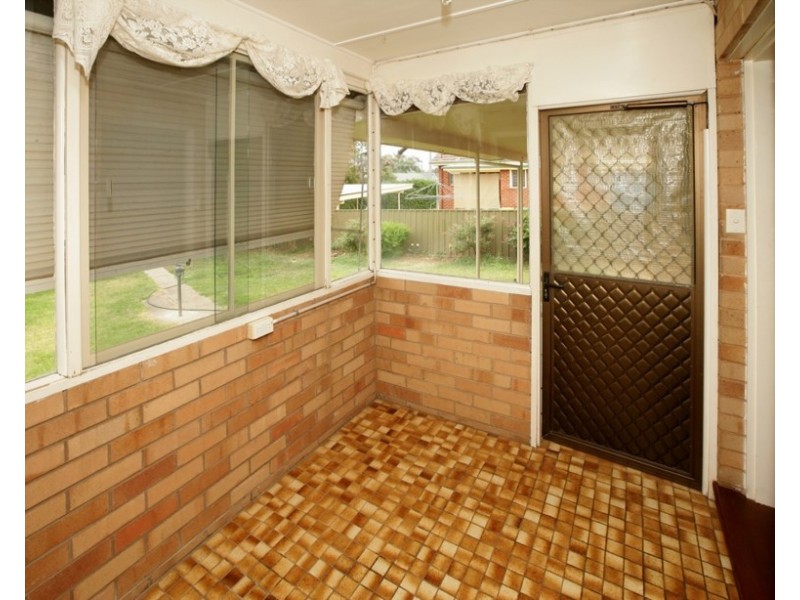 36 Manoora Avenue, Mount Austin NSW 2650