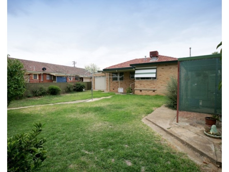 36 Manoora Avenue, Mount Austin NSW 2650