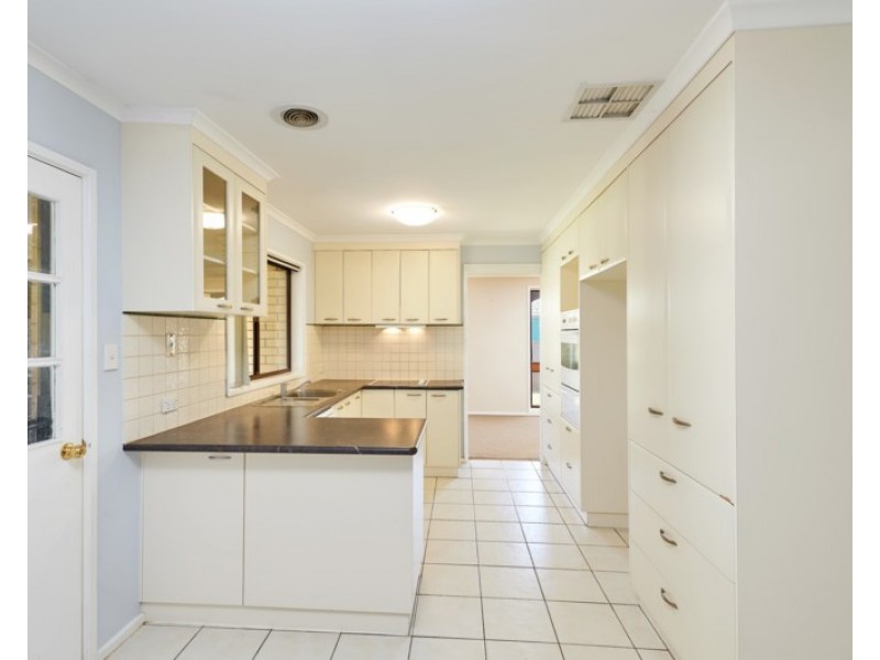 12 Eyre Street, Lake Albert NSW 2650