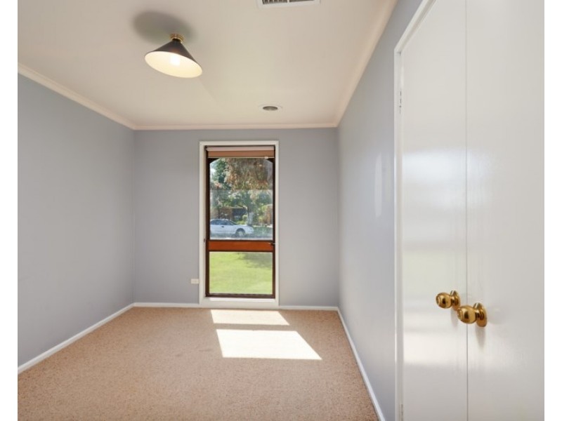 12 Eyre Street, Lake Albert NSW 2650