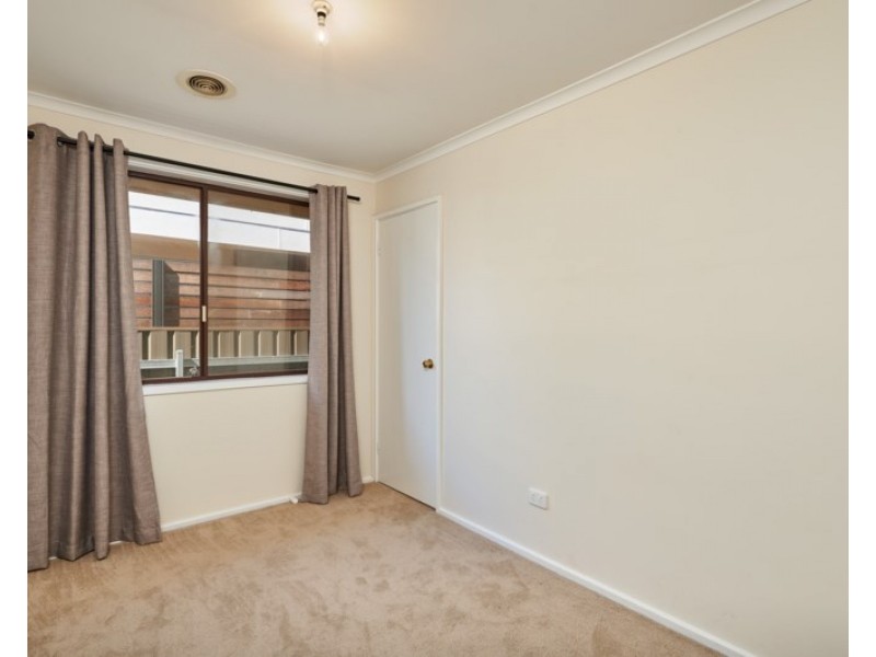 12 Eyre Street, Lake Albert NSW 2650