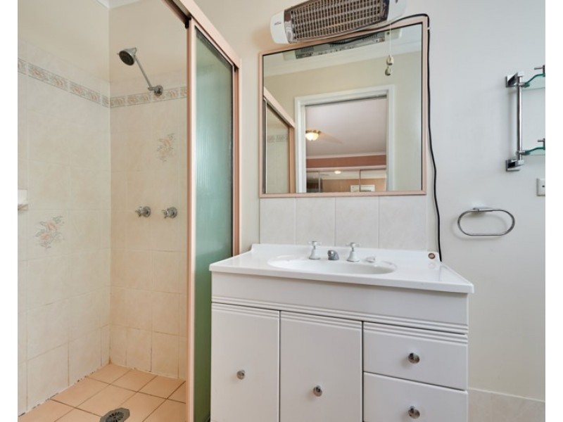 12 Eyre Street, Lake Albert NSW 2650