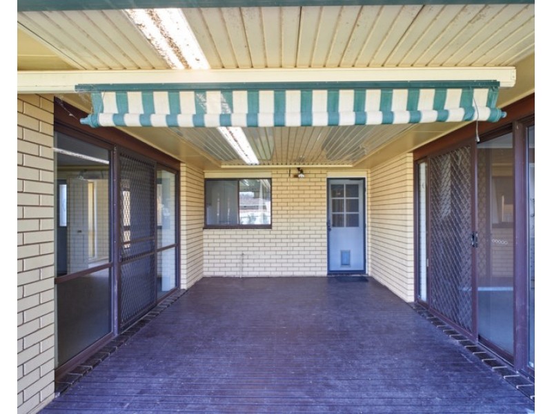 12 Eyre Street, Lake Albert NSW 2650