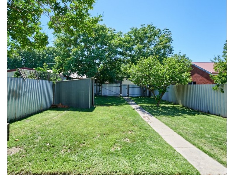 13 Gossett Street, Wagga Wagga NSW 2650