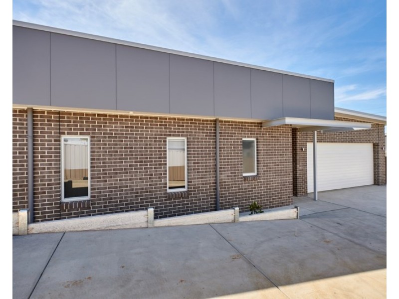 2/26 Messenger Avenue, Boorooma NSW 2650