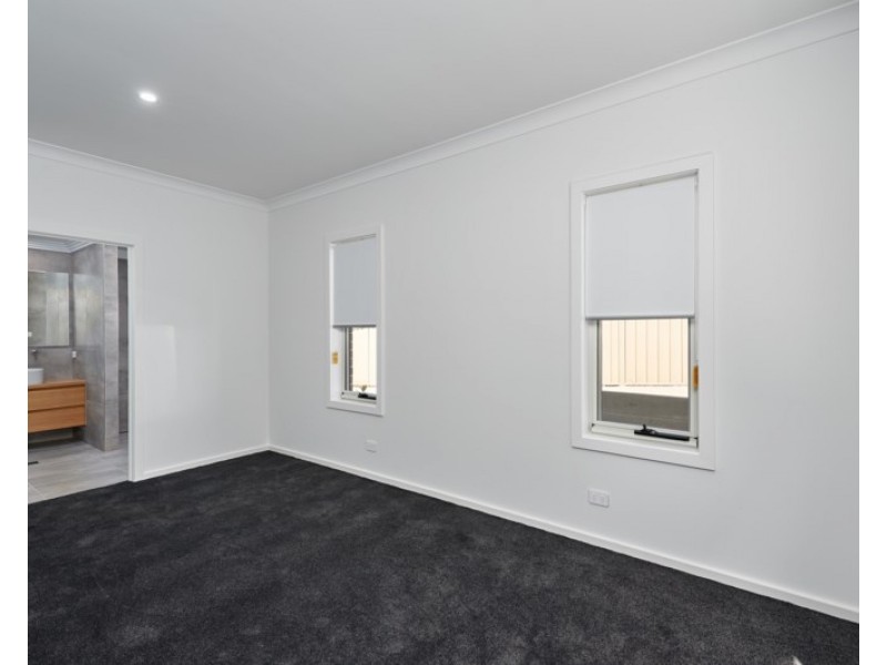 2/26 Messenger Avenue, Boorooma NSW 2650