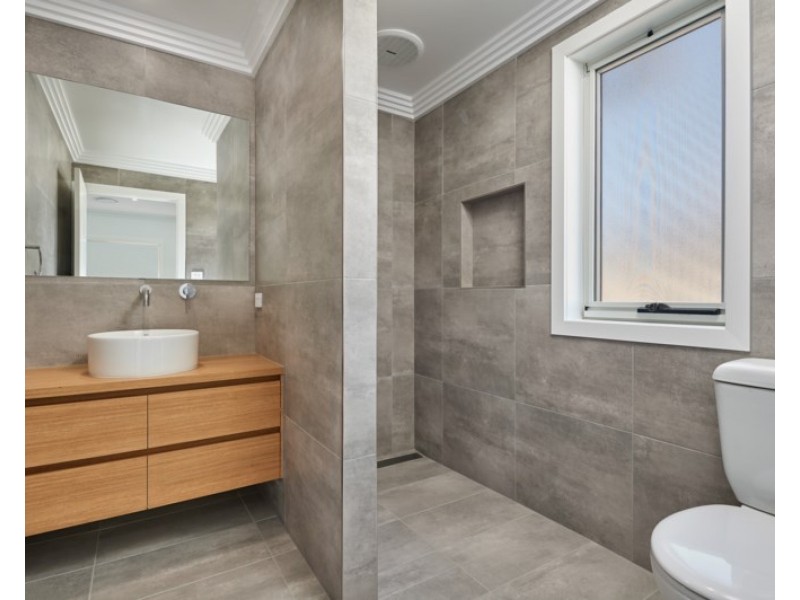 2/26 Messenger Avenue, Boorooma NSW 2650