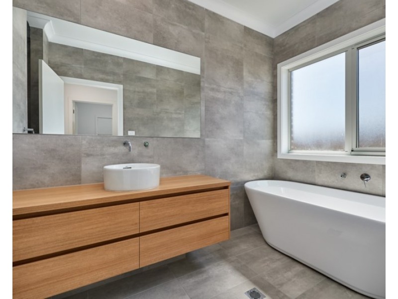 2/26 Messenger Avenue, Boorooma NSW 2650