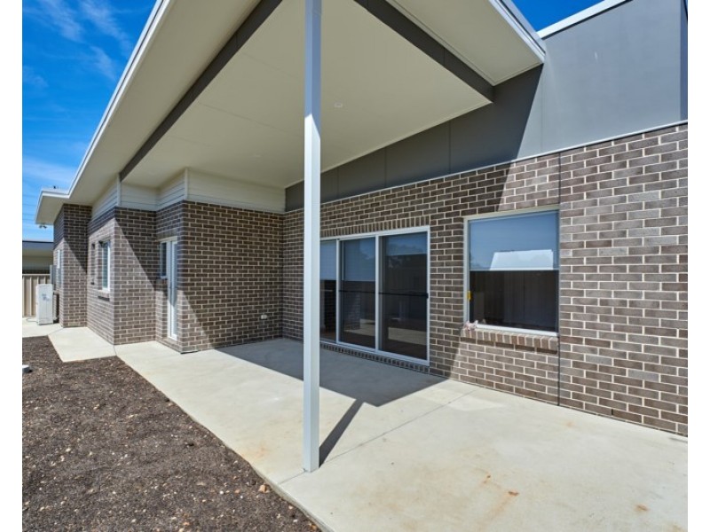 2/26 Messenger Avenue, Boorooma NSW 2650