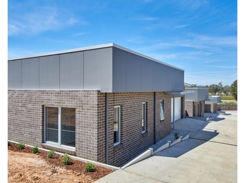 2/26 Messenger Avenue, Boorooma NSW 2650