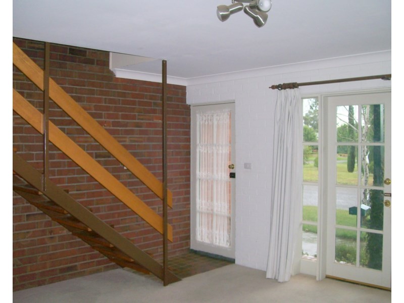 2/58 Pugsley Avenue, Wagga Wagga NSW 2650