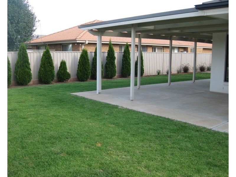 13 Womboin Crescent, Glenfield Park NSW 2650