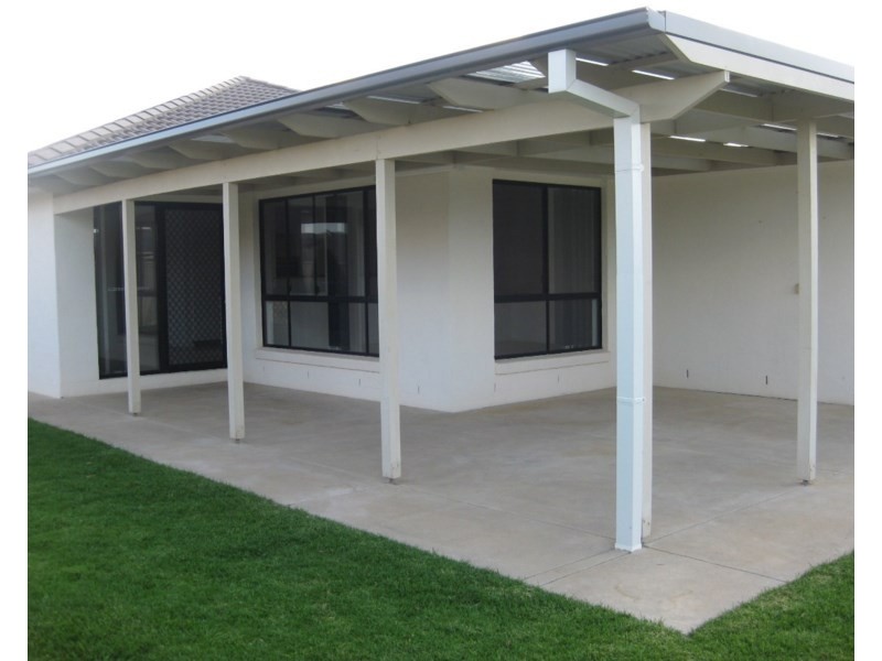 13 Womboin Crescent, Glenfield Park NSW 2650