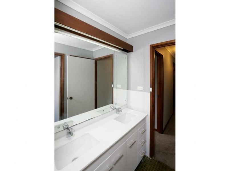 80 Vincent Road, Lake Albert NSW 2650