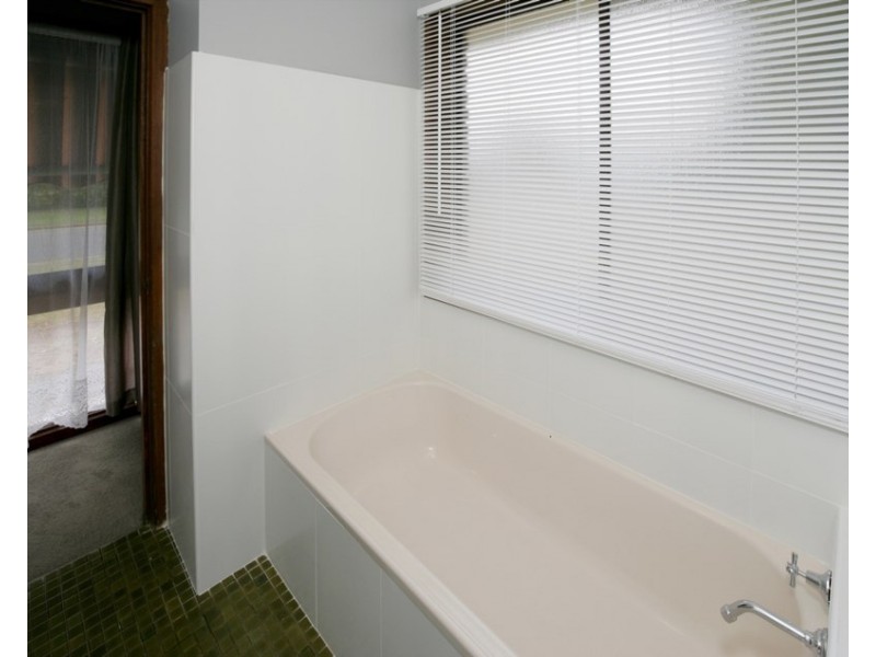 80 Vincent Road, Lake Albert NSW 2650