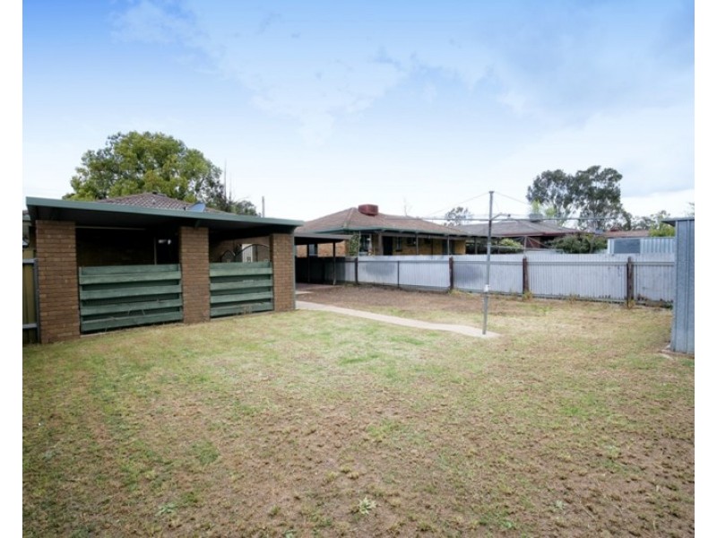 80 Vincent Road, Lake Albert NSW 2650