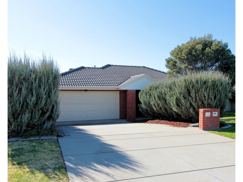 72 Paldi Crescent, Glenfield Park NSW 2650