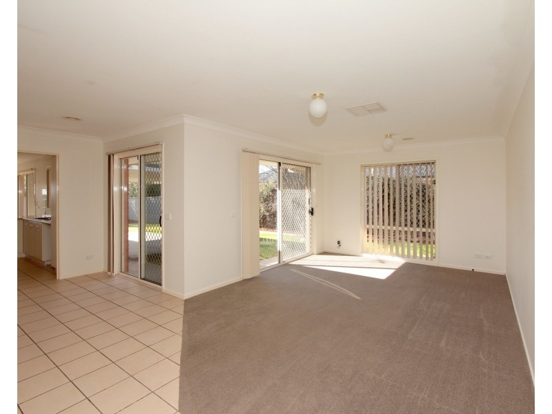 72 Paldi Crescent, Glenfield Park NSW 2650