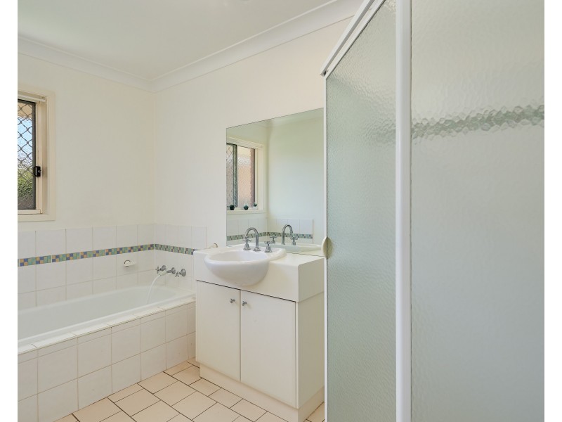 72 Paldi Crescent, Glenfield Park NSW 2650