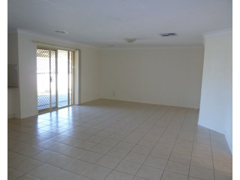 6 Wilton Street, Bourkelands NSW 2650