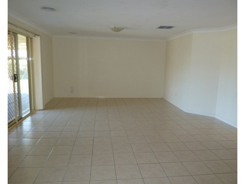 6 Wilton Street, Bourkelands NSW 2650