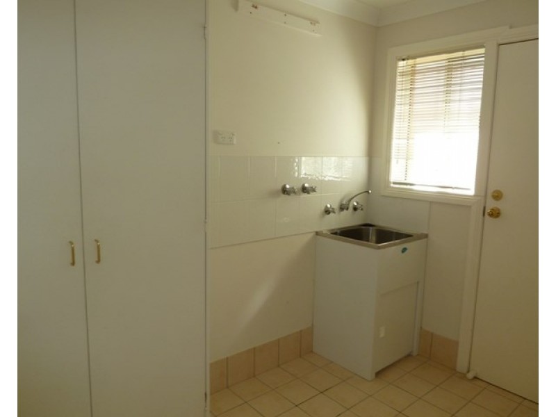 6 Wilton Street, Bourkelands NSW 2650