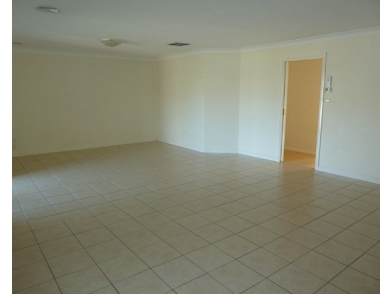 6 Wilton Street, Bourkelands NSW 2650