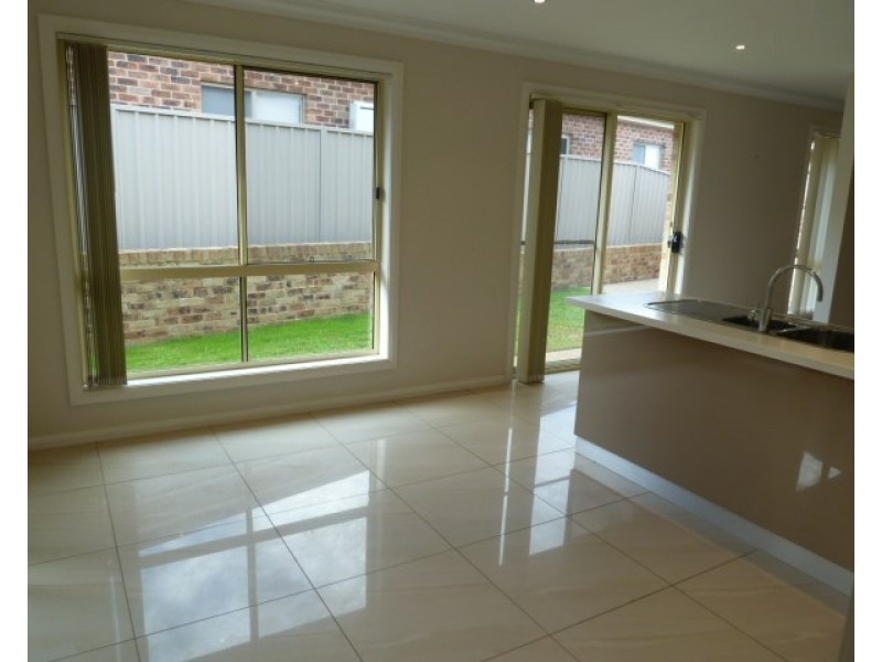 2/81 Atherton Crescent, Tatton NSW 2650