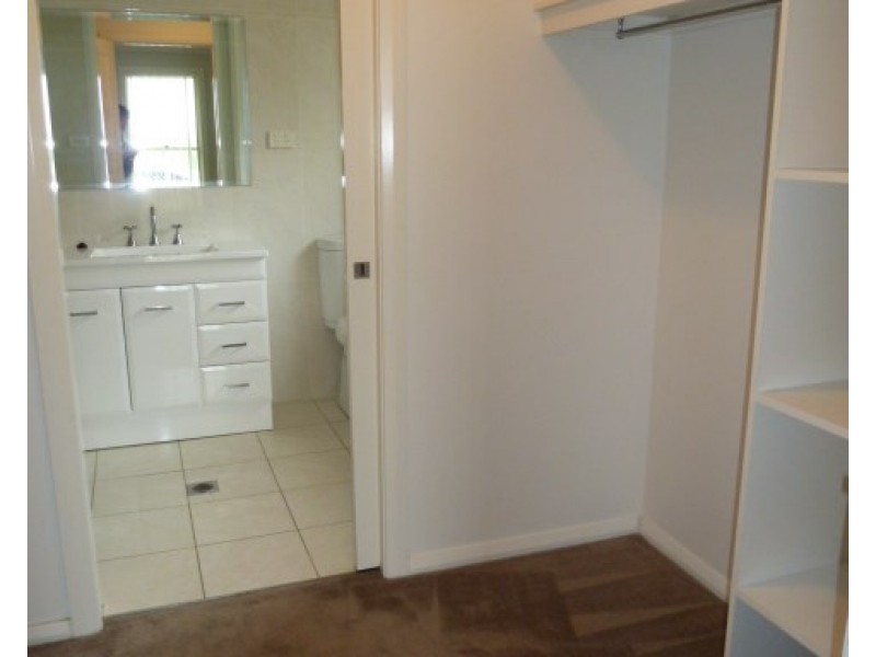 2/81 Atherton Crescent, Tatton NSW 2650