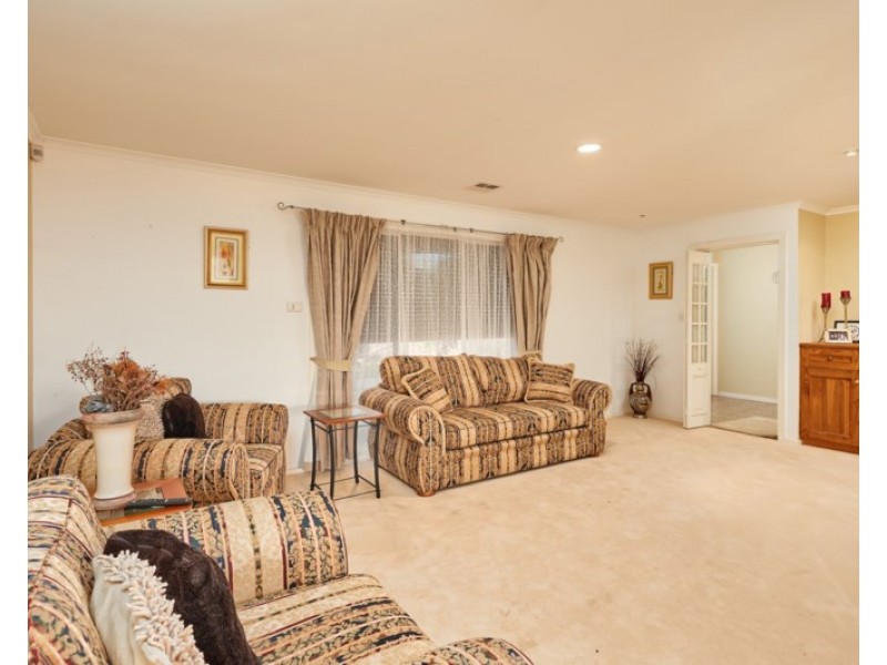 24 McCoullough Street, Tolland NSW 2650