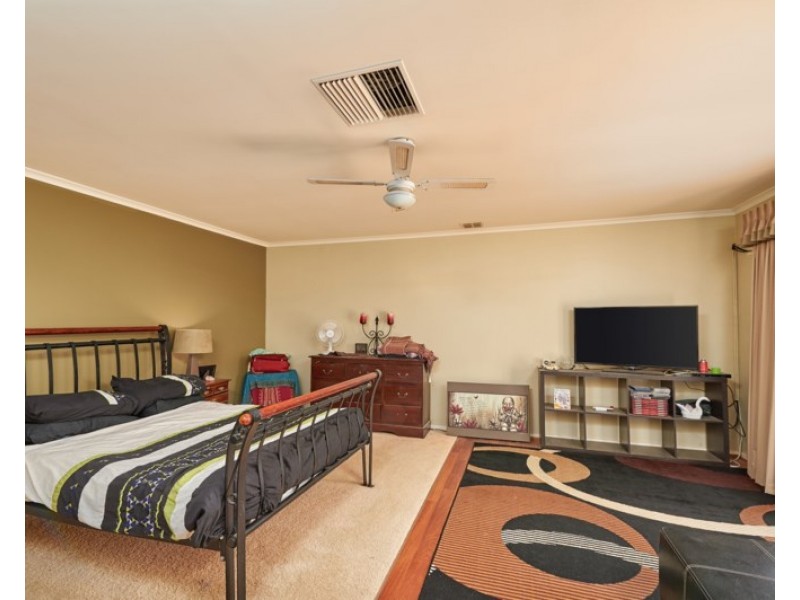 24 McCoullough Street, Tolland NSW 2650