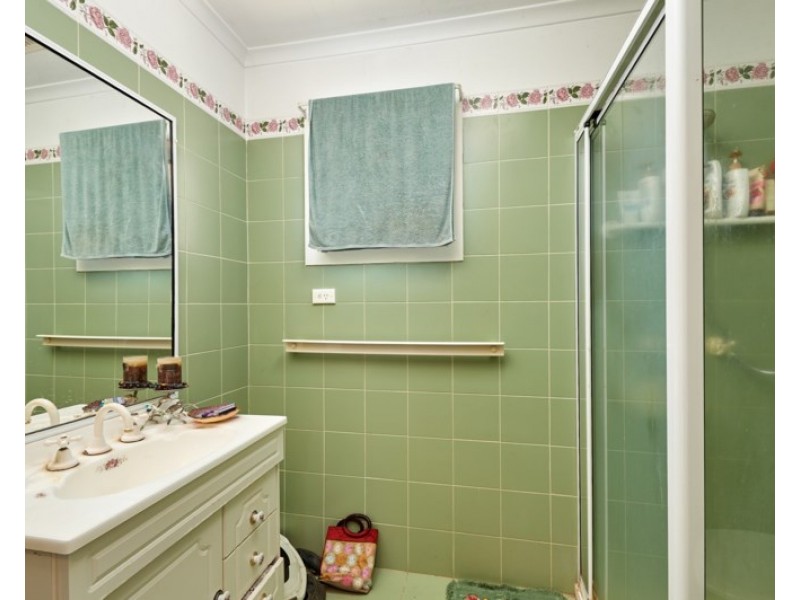 24 McCoullough Street, Tolland NSW 2650