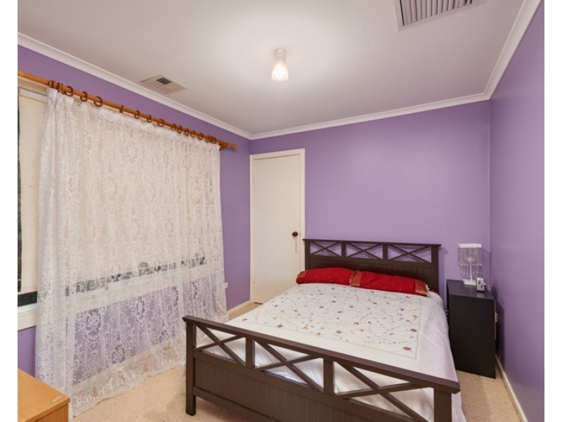 24 McCoullough Street, Tolland NSW 2650