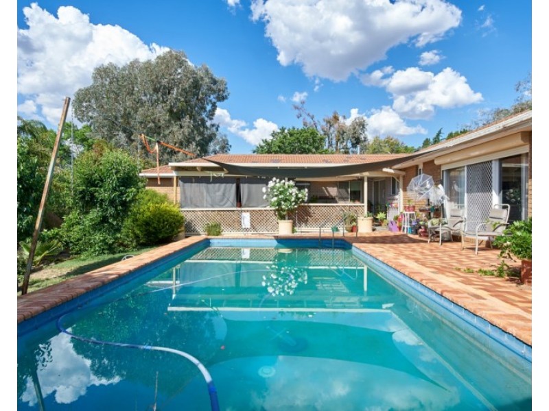 24 McCoullough Street, Tolland NSW 2650