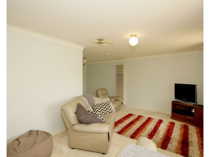 36 Gunn Drive, Estella NSW 2650