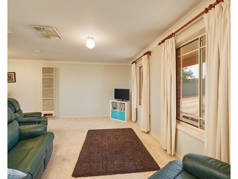 36 Gunn Drive, Estella NSW 2650